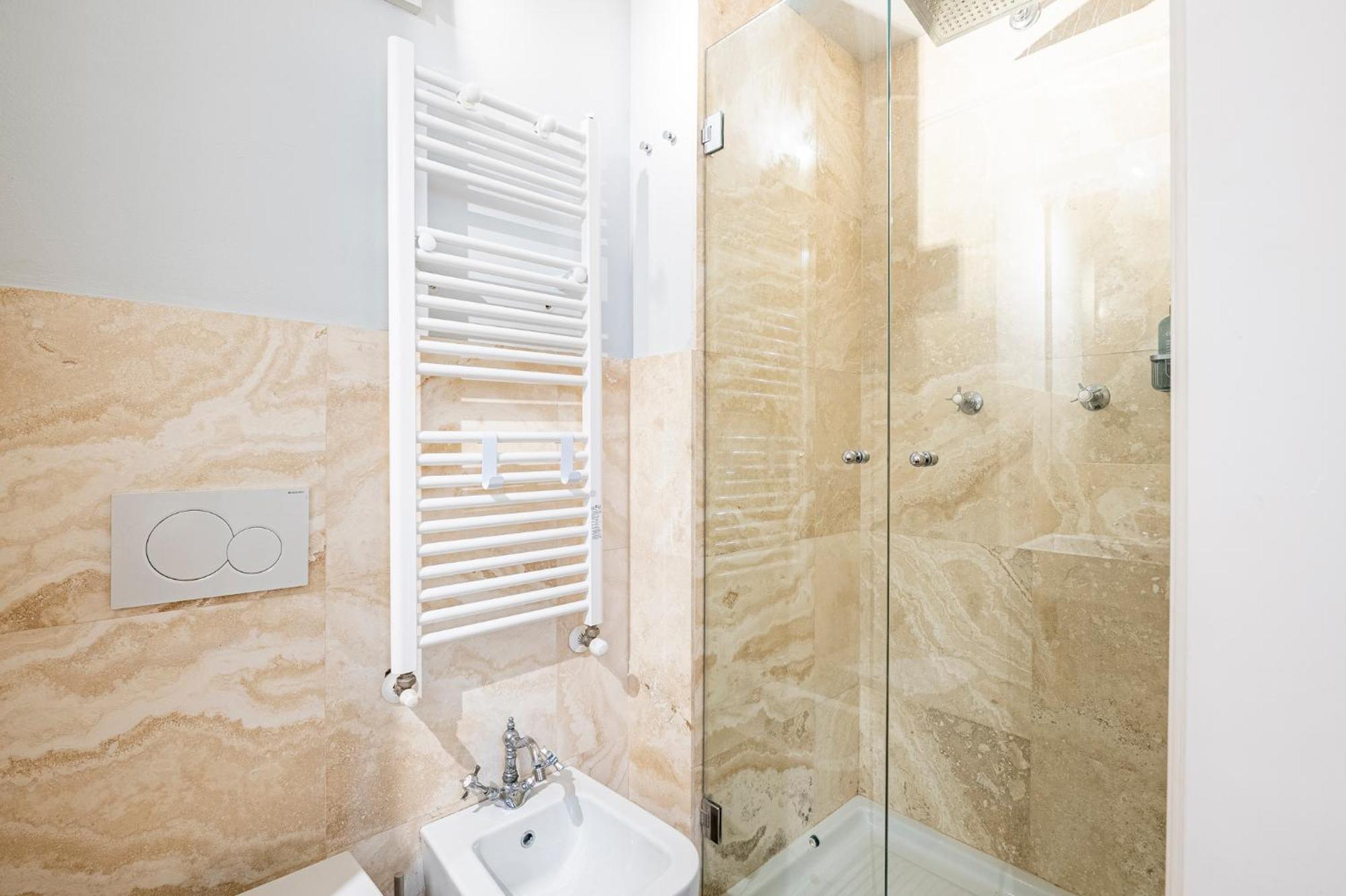 Apartment In Pz. Michelangelo: Due Con Due Bagni Florence